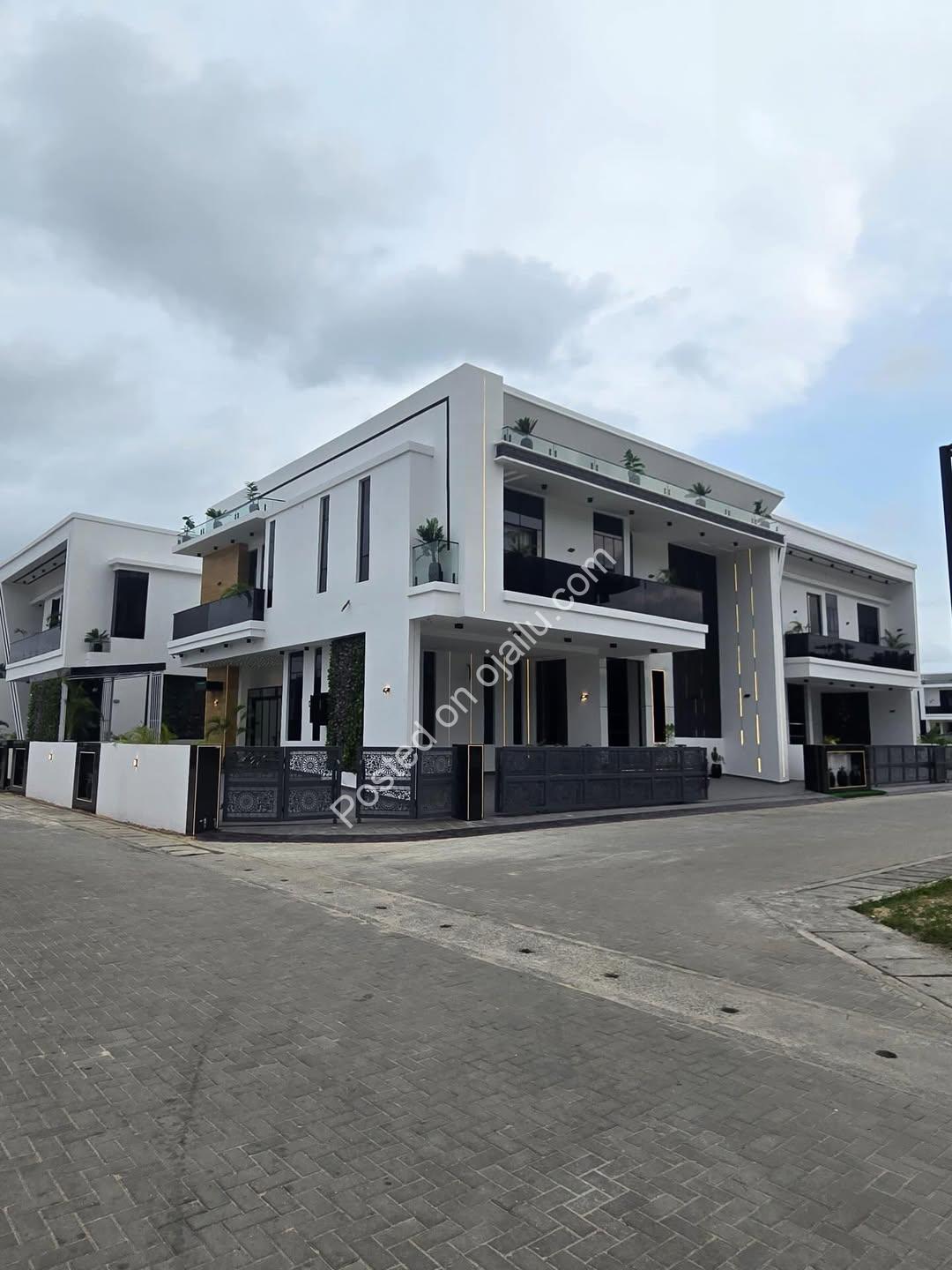 Lekki’s Ultimate 5-Bedroom Estate Oasis