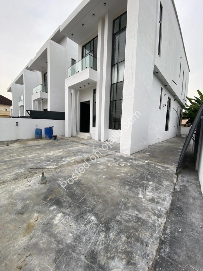 Sangotedo Serenity: 4-Bed Ensuite Duplex with BQ