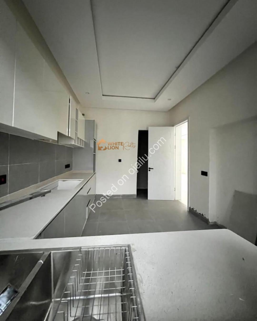 Lekki’s Finest: 4-Bed Terrace Duplex with Jacuzzi & CCTV