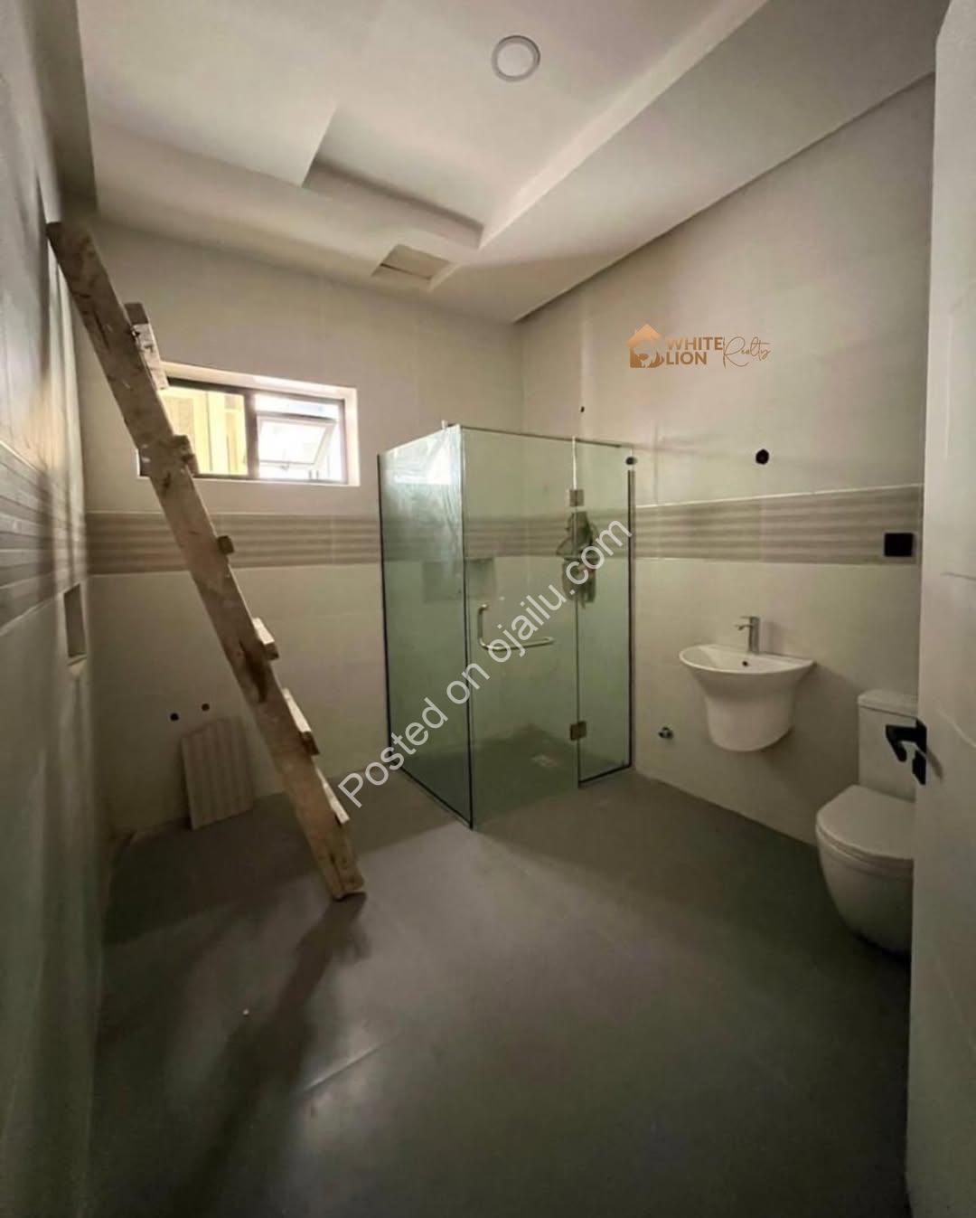 Lekki’s Finest: 4-Bed Terrace Duplex with Jacuzzi & CCTV