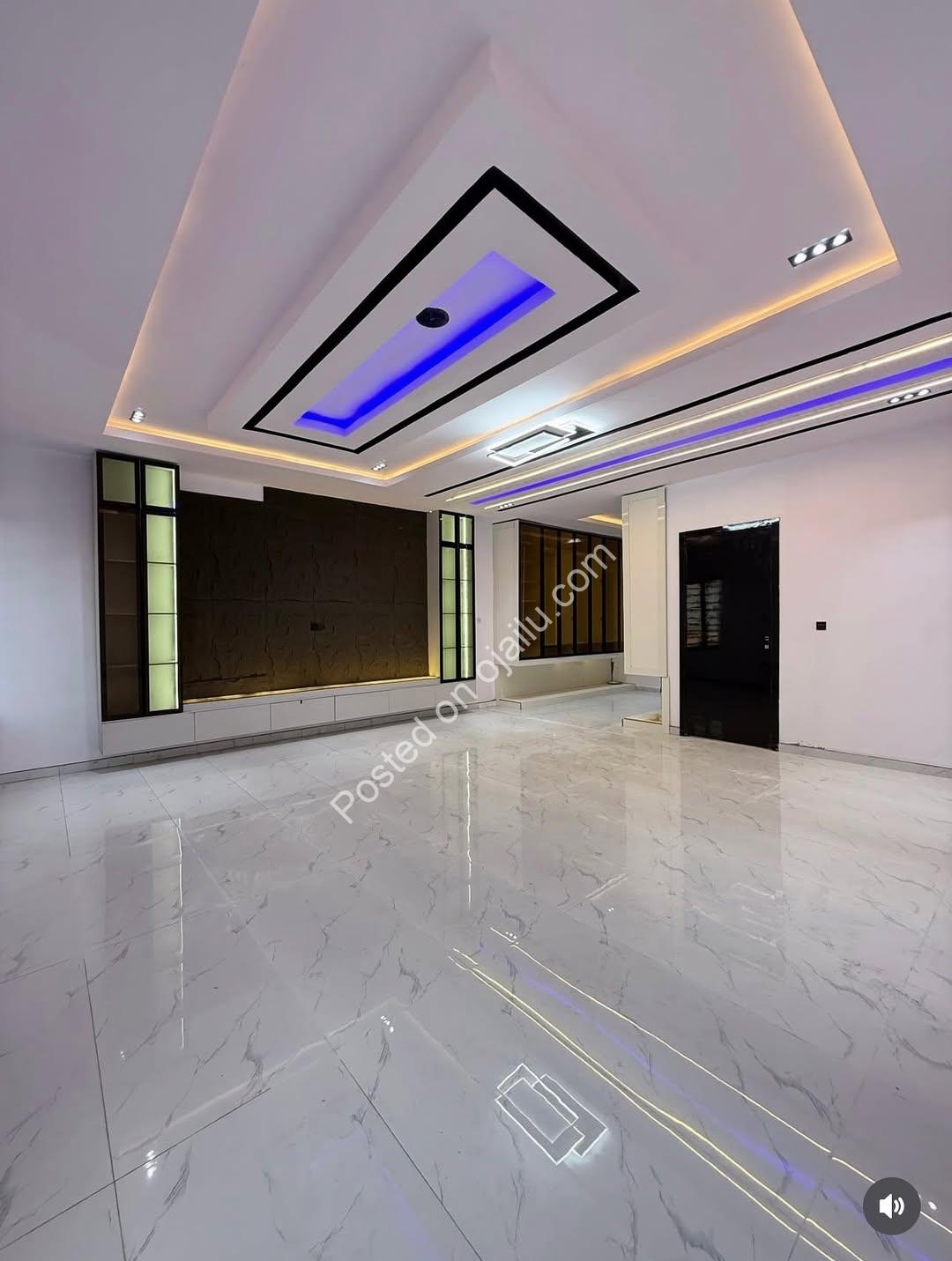 Sleek 5-Bedroom Duplex with Rooftop Cinema & Pool