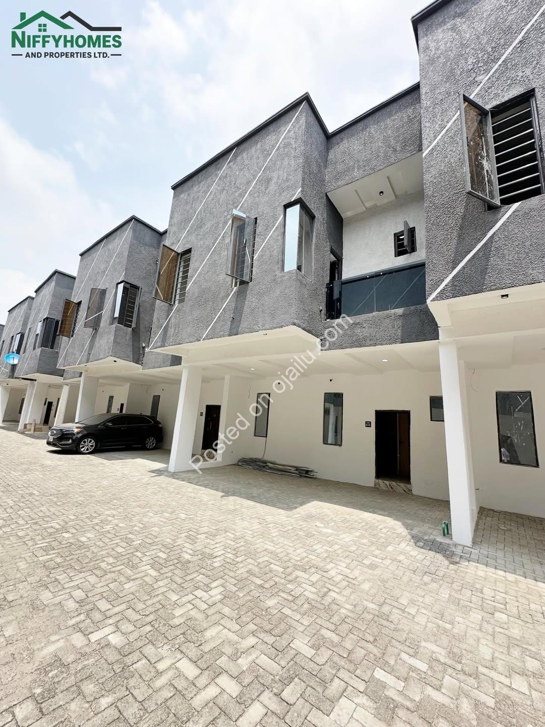 Sleek 4-Bedroom Duplex with Chef’s Kitchen & Balcony