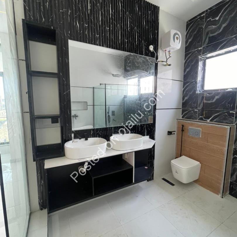 Exquisite 5-Bedroom Duplex with Pool in Lekki