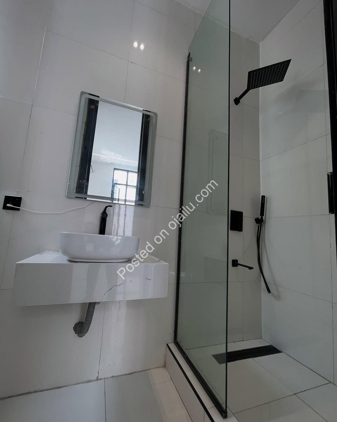 5-Bedroom Haven in Chevron: Luxury Living Awaits