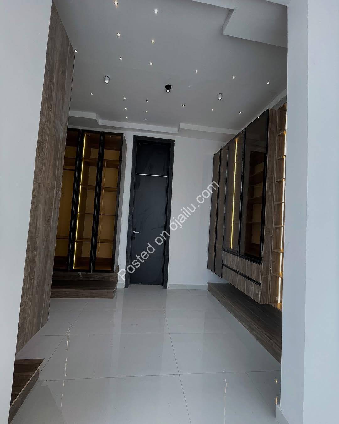 5-Bedroom Haven in Chevron: Luxury Living Awaits