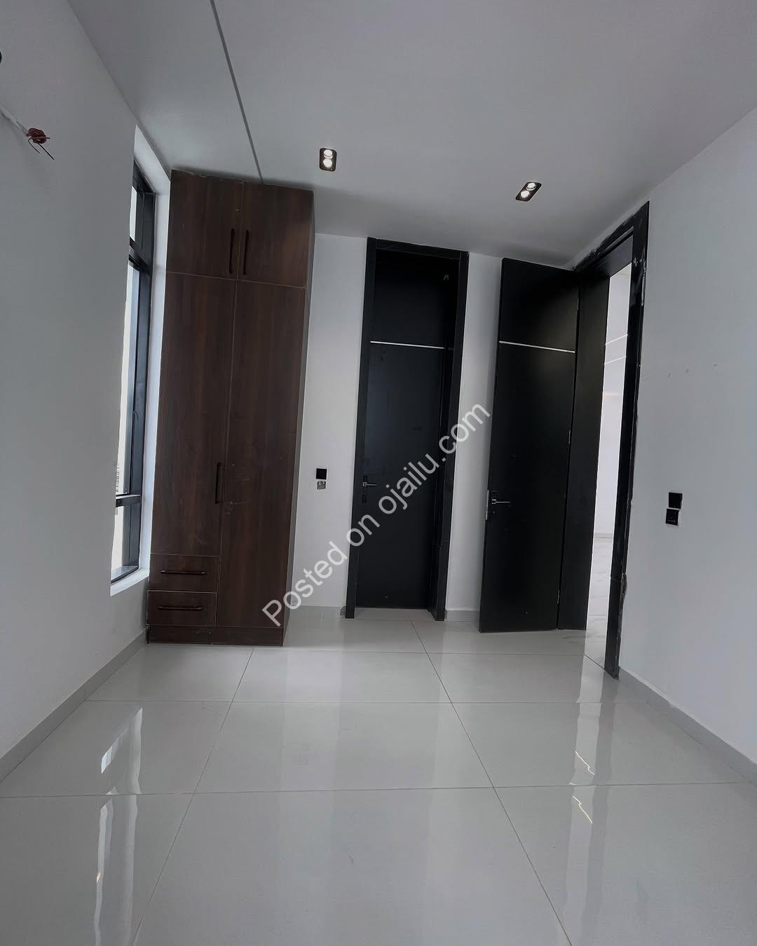 5-Bedroom Haven in Chevron: Luxury Living Awaits