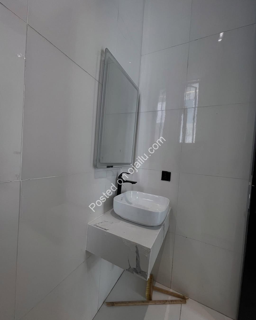 5-Bedroom Haven in Chevron: Luxury Living Awaits