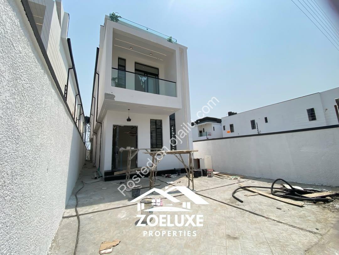 Serene 5-Bed Duplex with Pool & BQ in Lagos