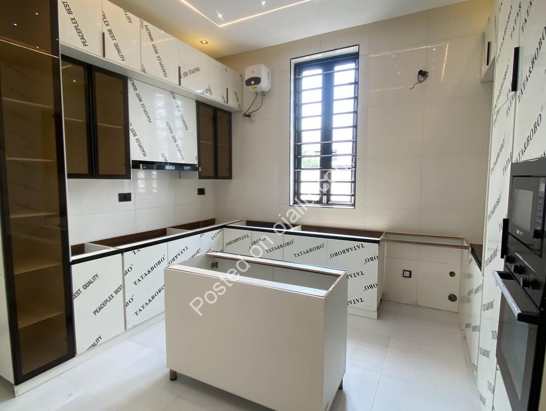 Serene 5-Bed Duplex with Pool & BQ in Lagos