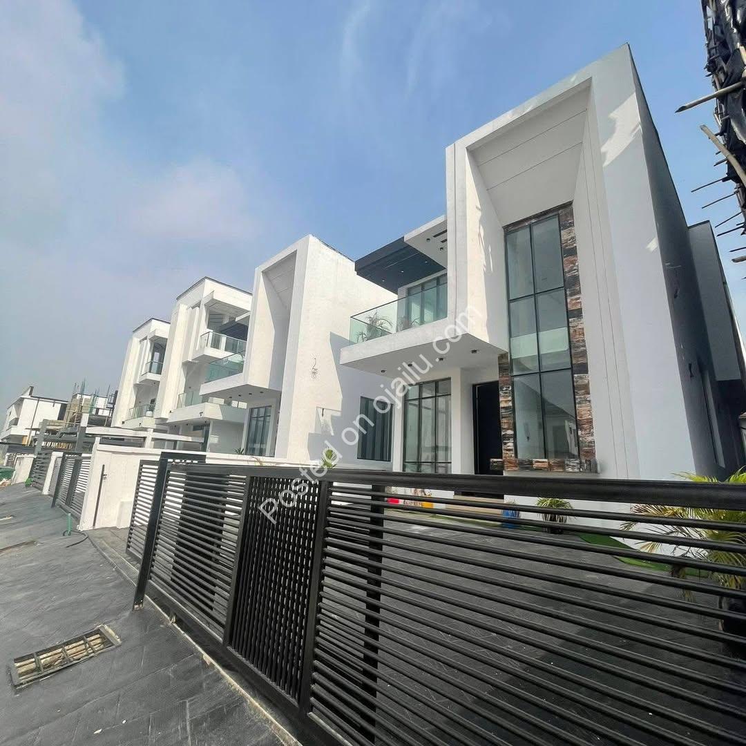 Lekki’s Ultimate 5-Bedroom Estate Oasis with Pool
