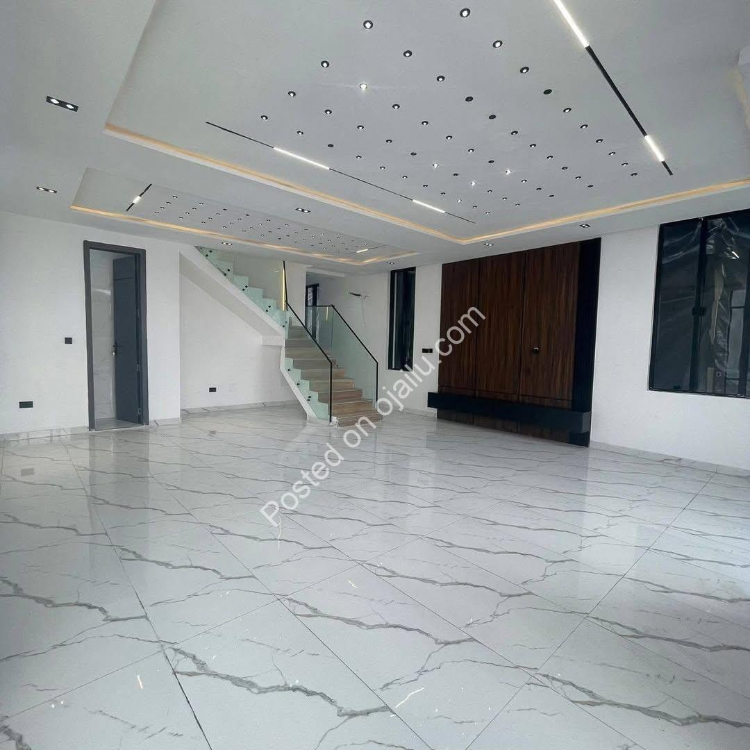 Lekki’s Ultimate 5-Bedroom Estate Oasis with Pool