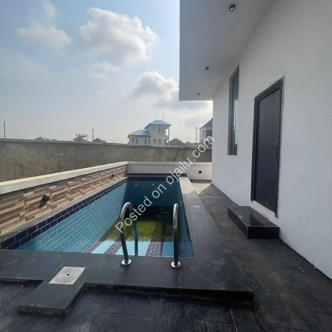 Lekki’s Ultimate 5-Bedroom Estate Oasis with Pool
