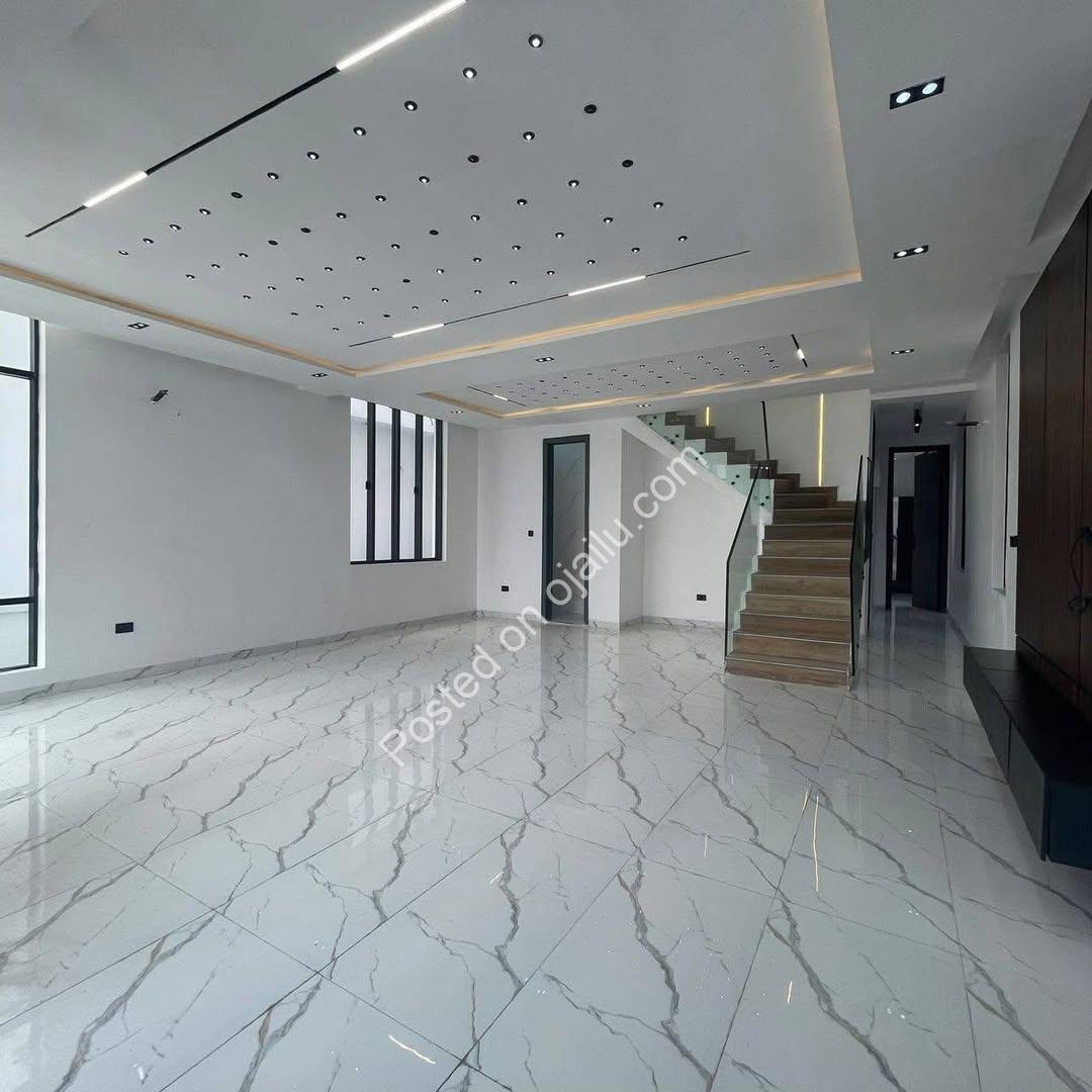 Lekki’s Ultimate 5-Bedroom Estate Oasis with Pool