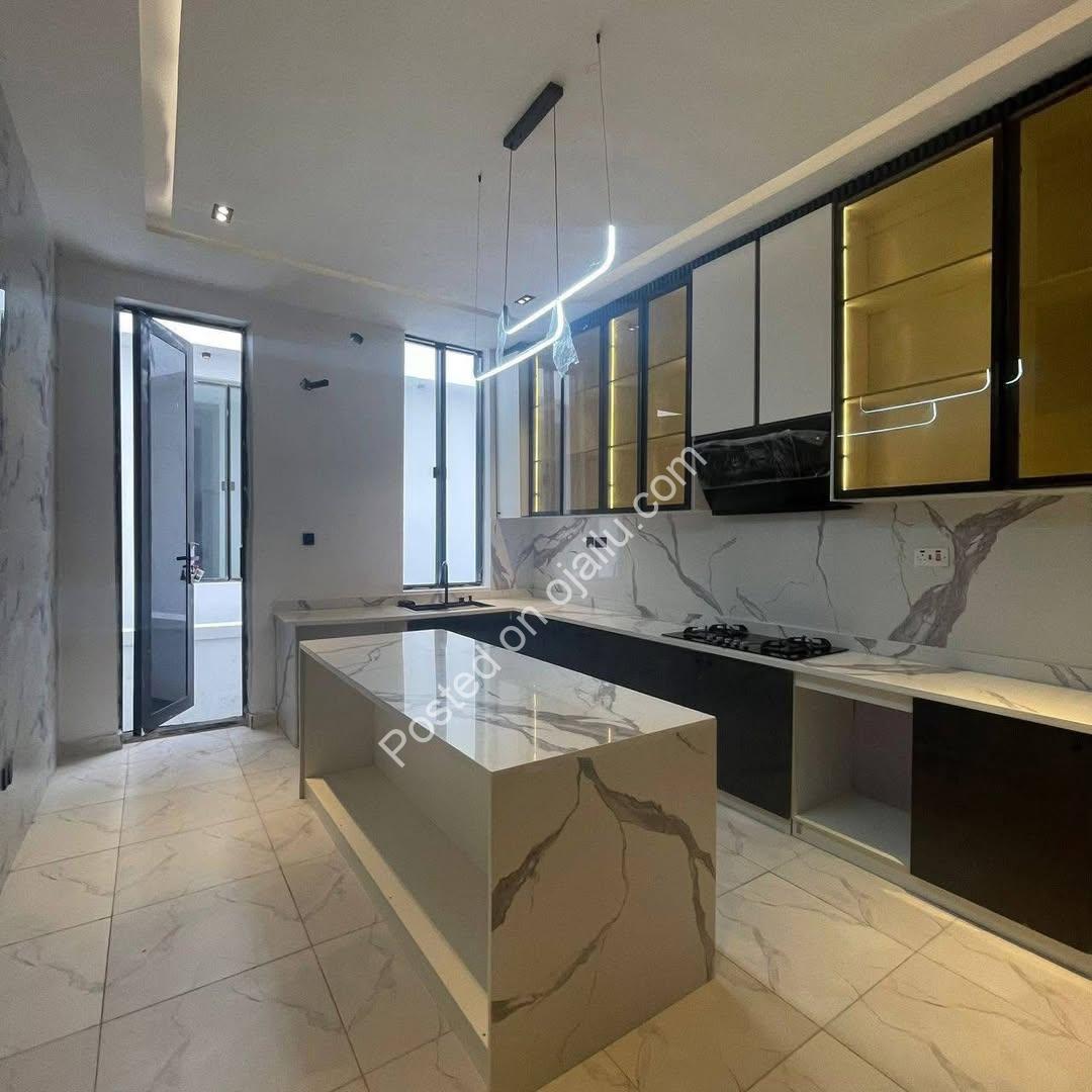 Lekki’s Ultimate 5-Bedroom Estate Oasis with Pool