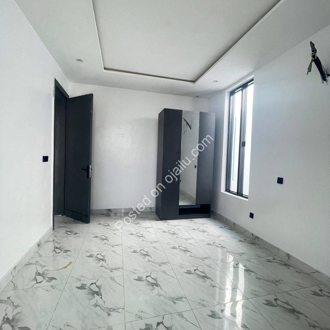 Lekki’s Ultimate 5-Bedroom Estate Oasis with Pool