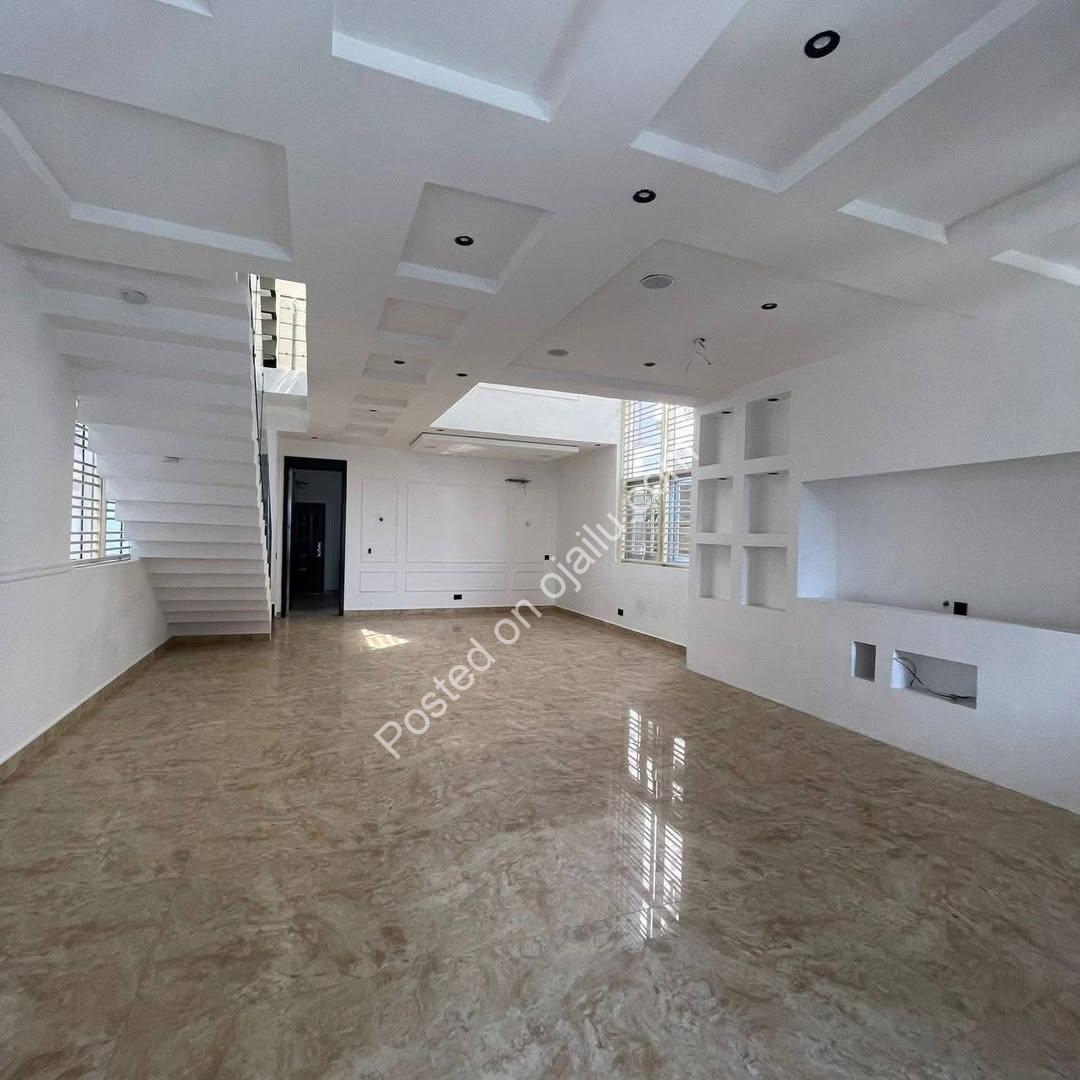 Lekki’s Masterpiece: 5-Bedroom Duplex with BQ & Smart Features
