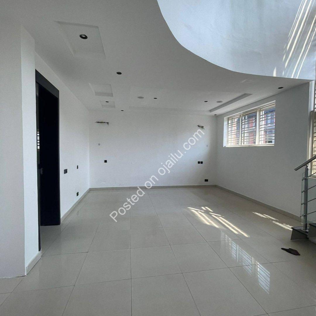 Lekki’s Masterpiece: 5-Bedroom Duplex with BQ & Smart Features