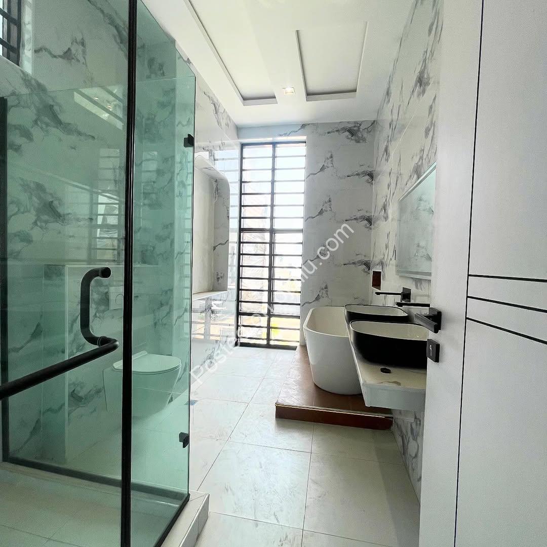 Brandnew 5-Bed Duplex with Private Pool & Art Gallery