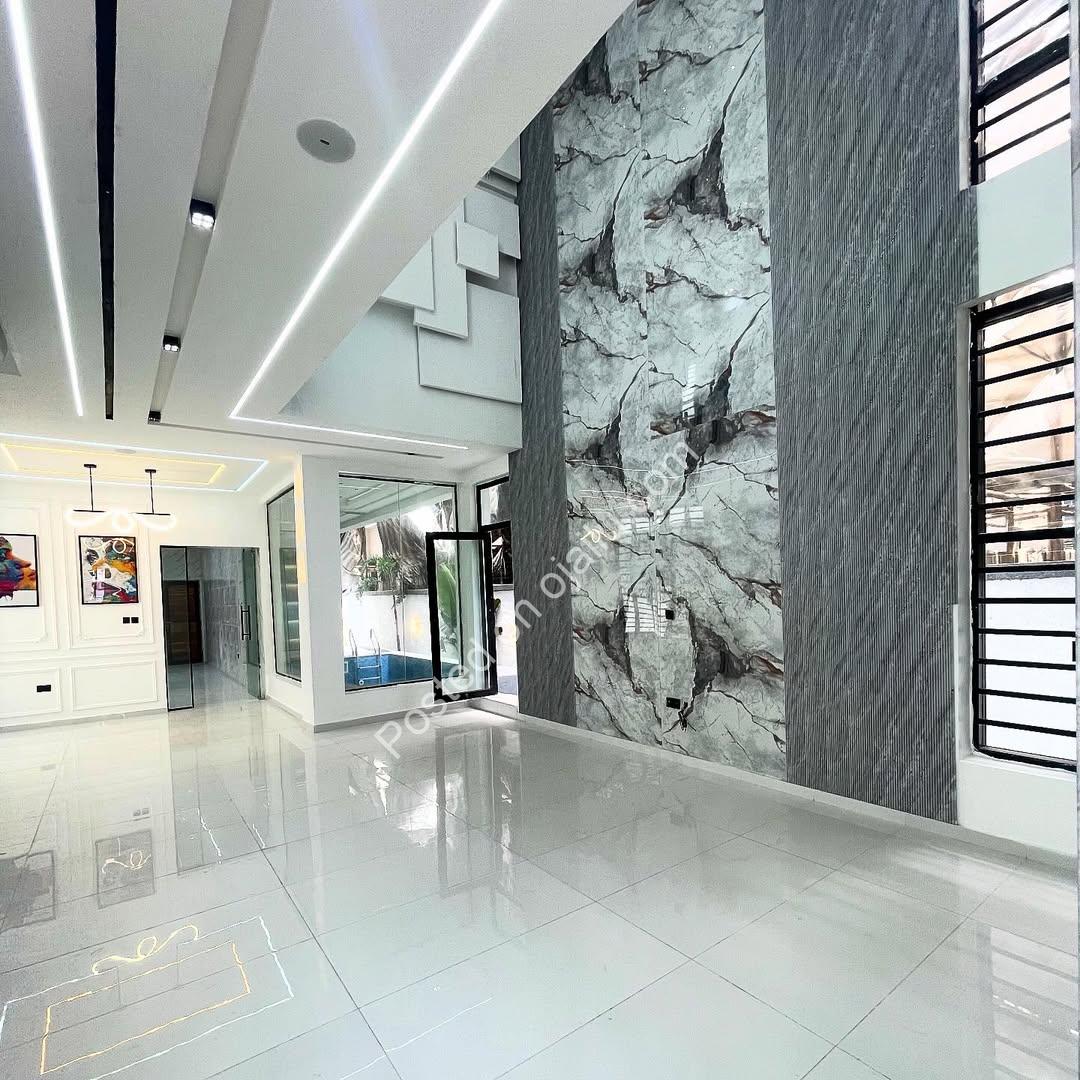 Brandnew 5-Bed Duplex with Private Pool & Art Gallery