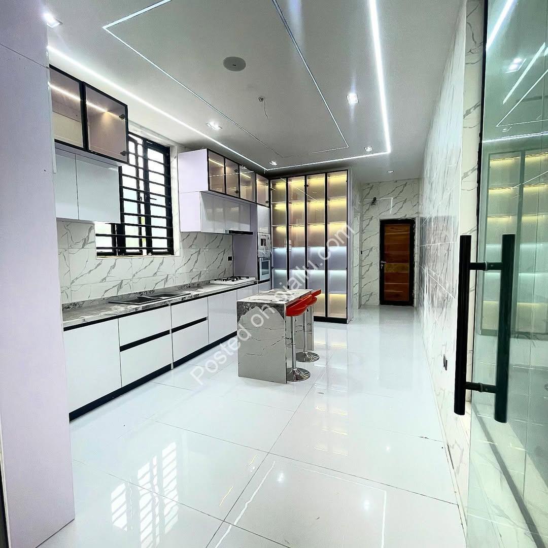 Brandnew 5-Bed Duplex with Private Pool & Art Gallery