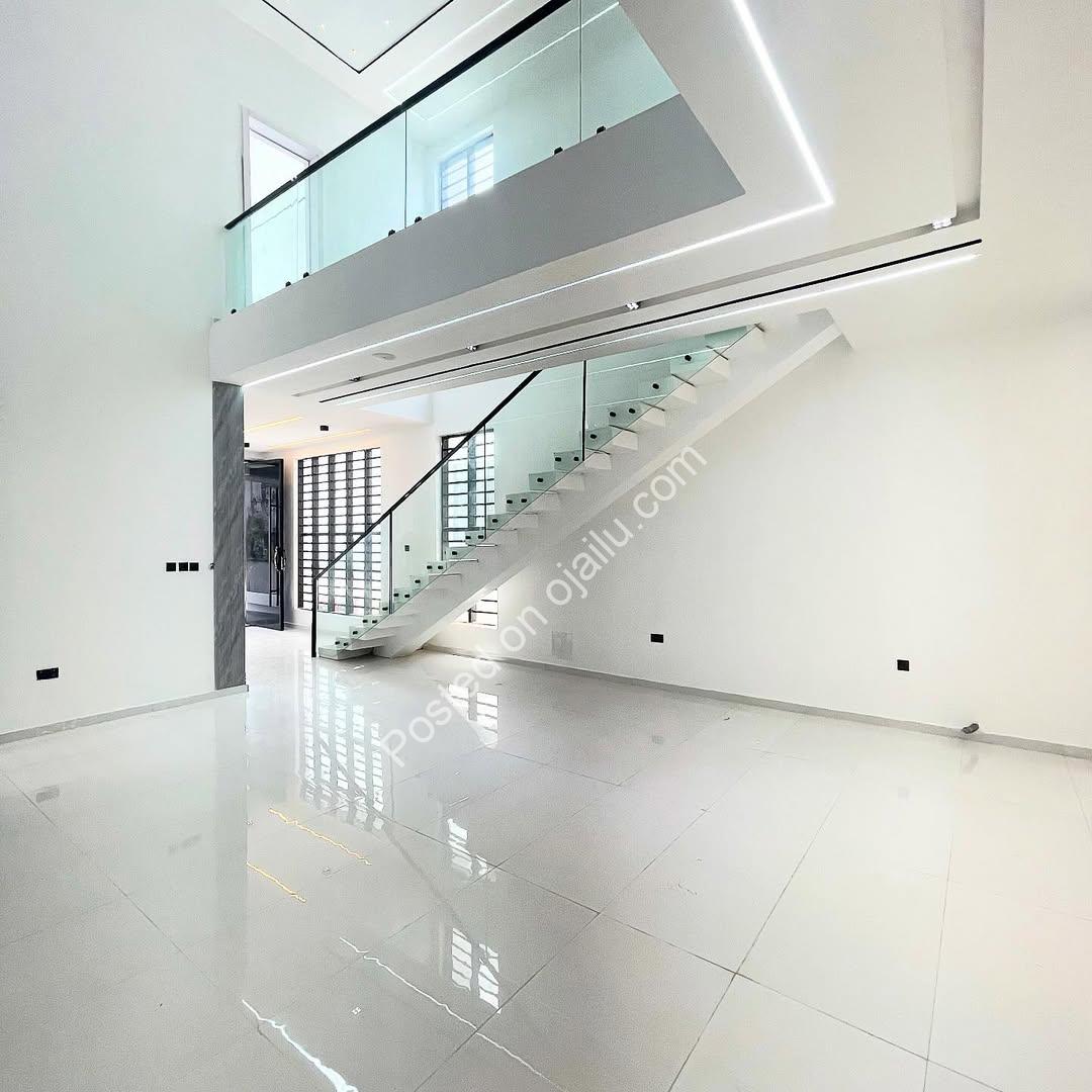 Brandnew 5-Bed Duplex with Private Pool & Art Gallery