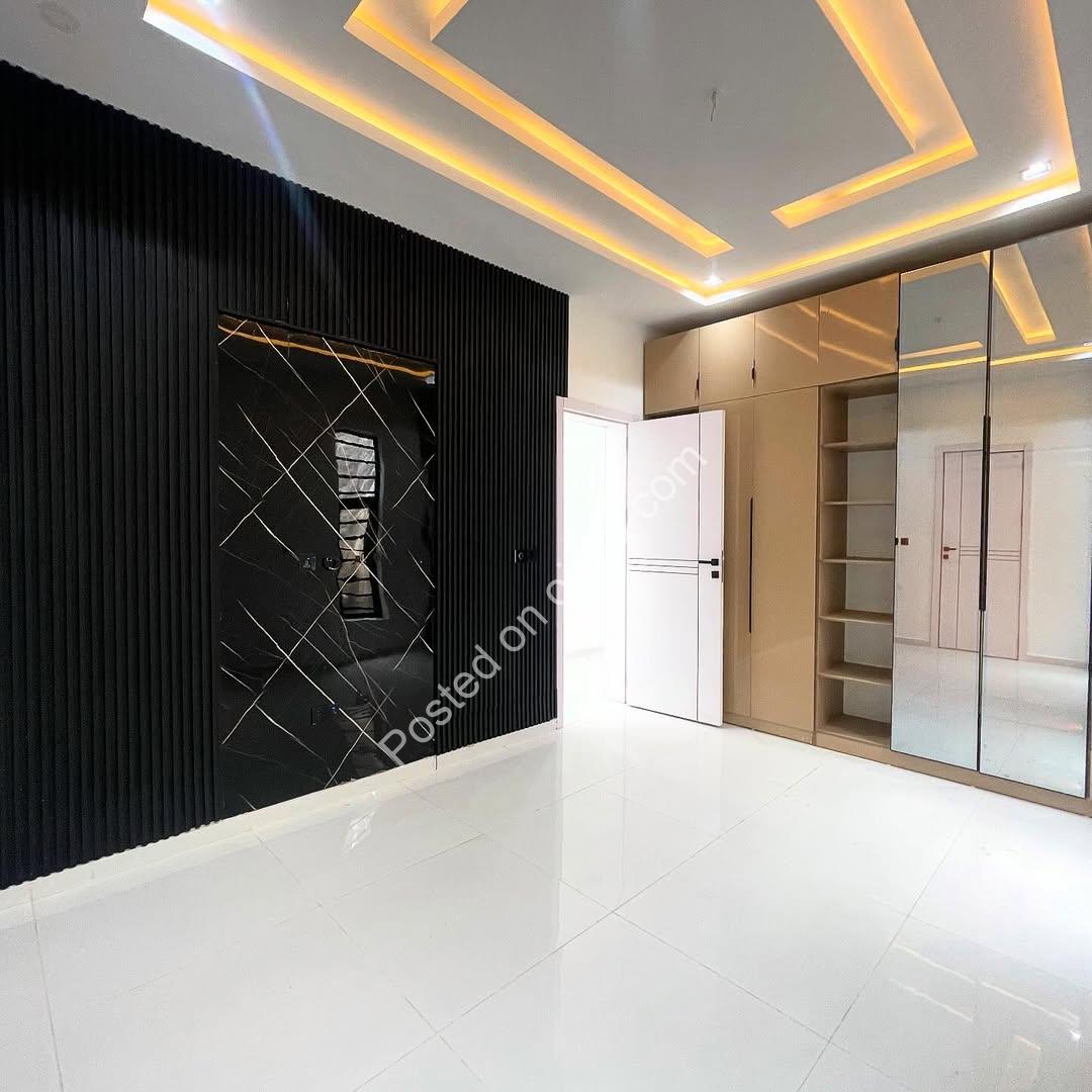 Brandnew 5-Bed Duplex with Private Pool & Art Gallery