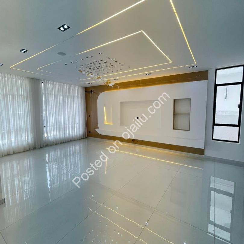 Chevron Lekki’s Finest: 5-Bedroom Dream Duplex