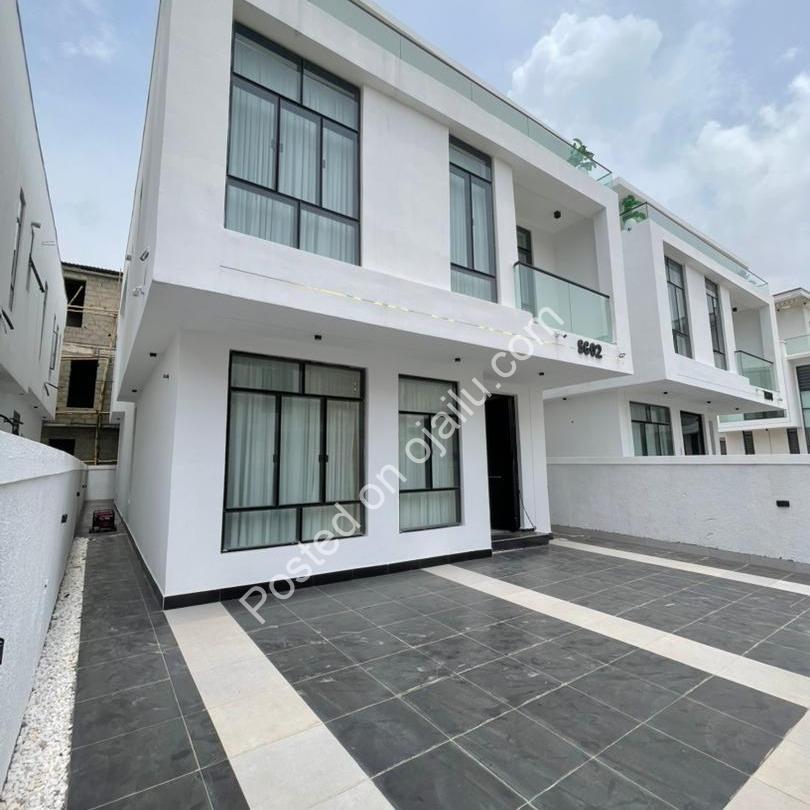Chevron Lekki’s Finest: 5-Bedroom Dream Duplex