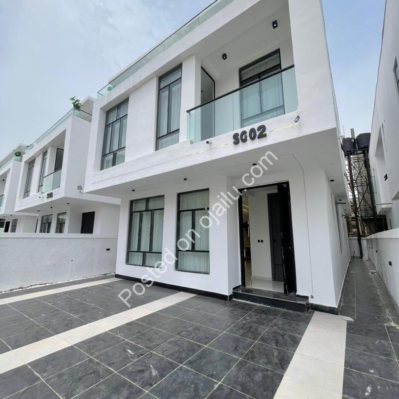 Chevron Lekki’s Finest: 5-Bedroom Dream Duplex