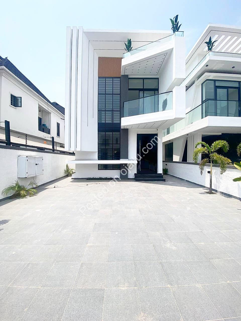 Lekki’s Ultimate 5-Bedroom Estate Duplex with Private Pool