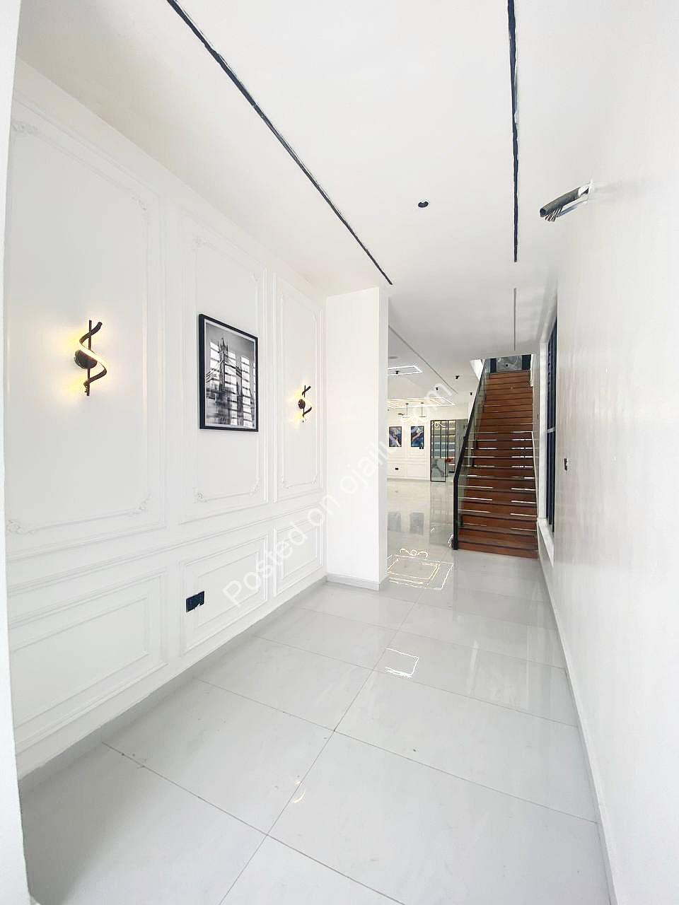 Lekki’s Ultimate 5-Bedroom Estate Duplex with Private Pool