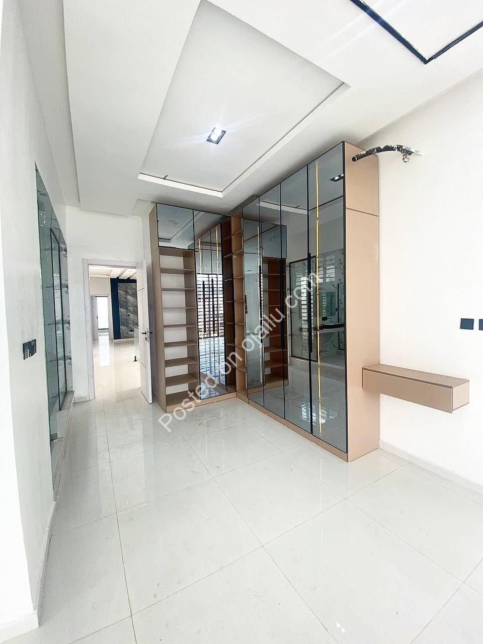 Lekki’s Ultimate 5-Bedroom Estate Duplex with Private Pool