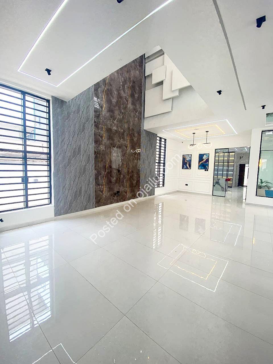 Lekki’s Ultimate 5-Bedroom Estate Duplex with Private Pool