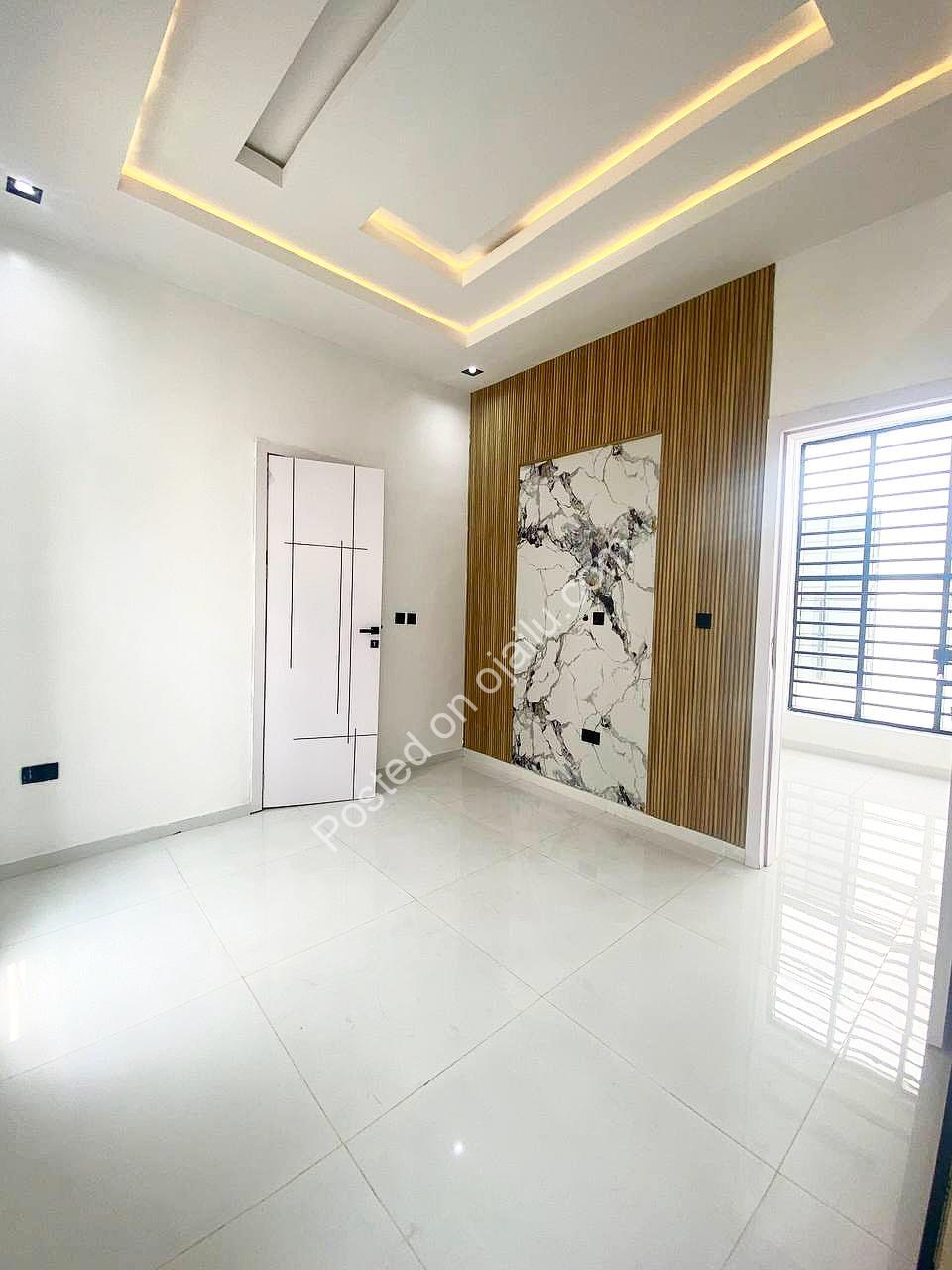 Lekki’s Ultimate 5-Bedroom Estate Duplex with Private Pool