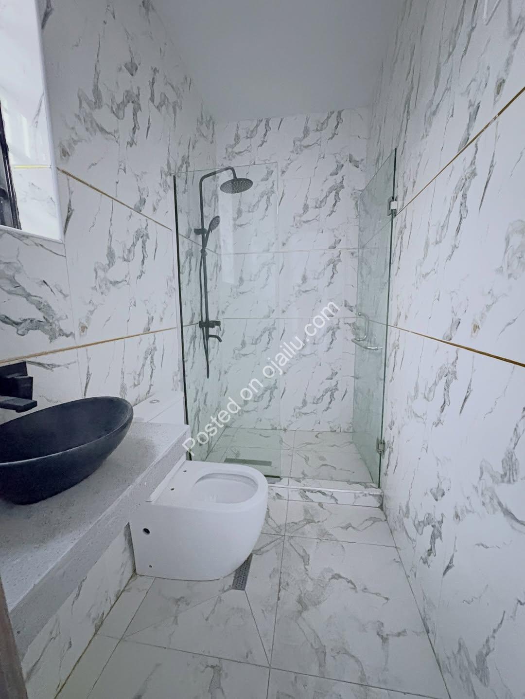 Sleek 5-Bed Duplex with Pool & Gym in Ikota