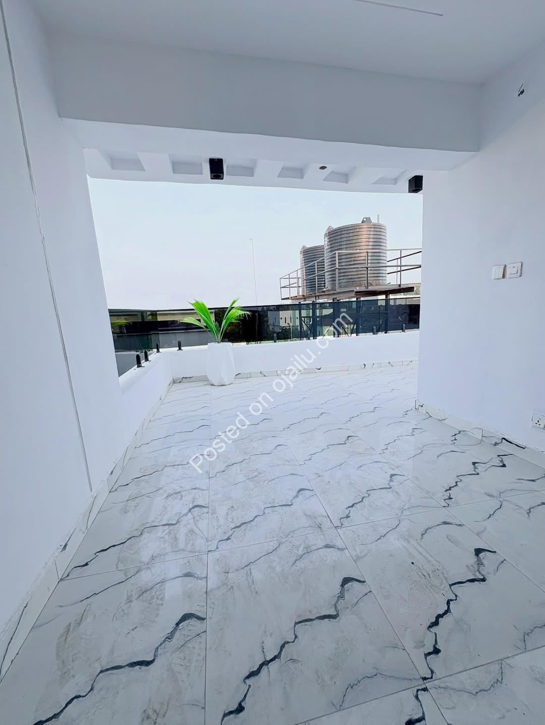 Sleek 5-Bed Duplex with Pool & Gym in Ikota