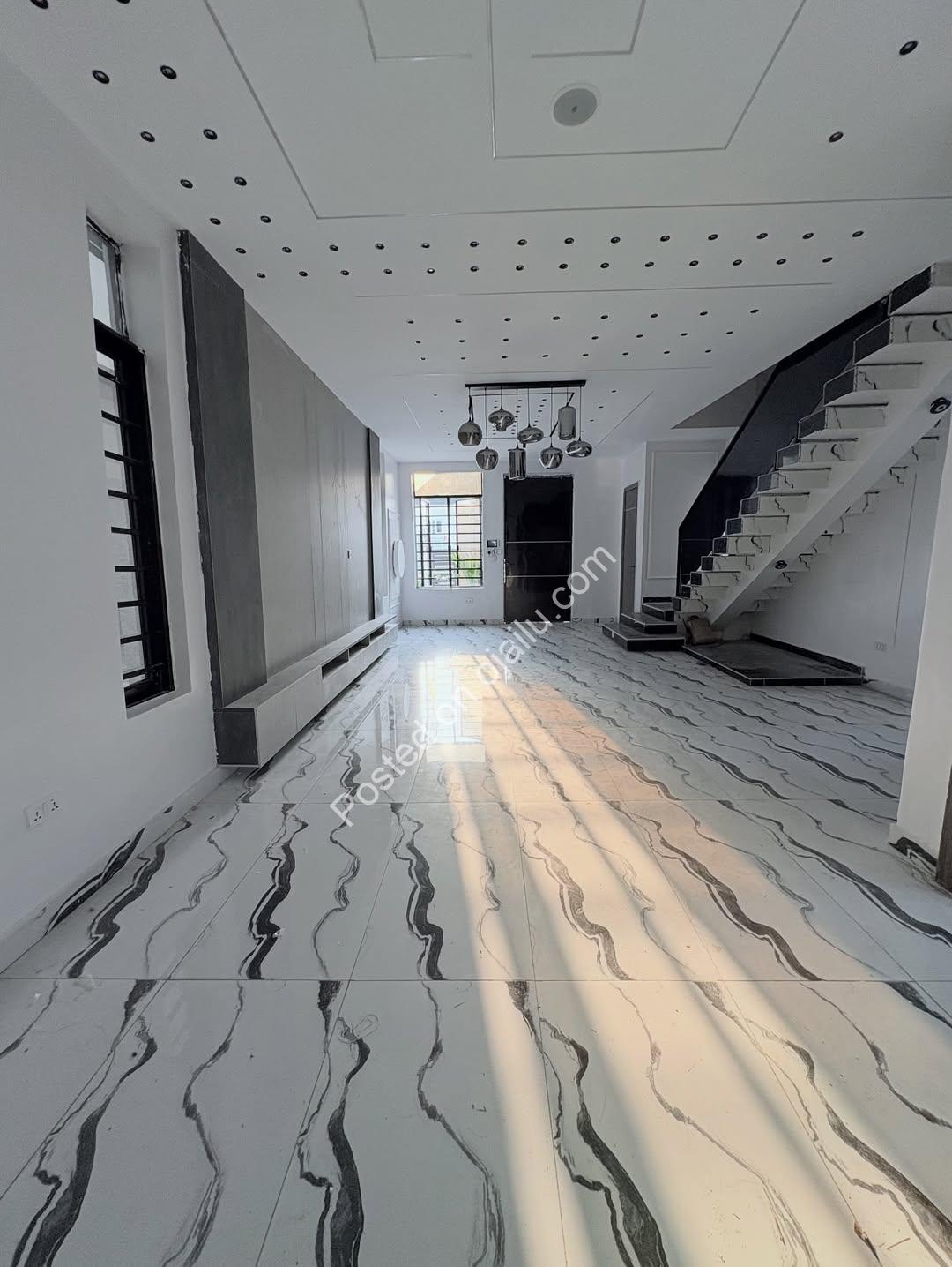 Sleek 5-Bed Duplex with Pool & Gym in Ikota