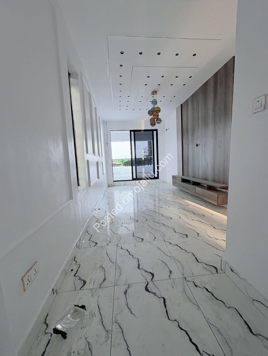 Sleek 5-Bed Duplex with Pool & Gym in Ikota