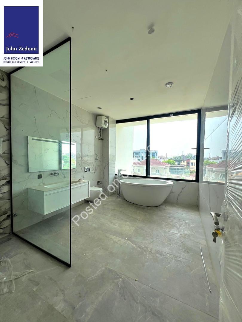 Lagos Luxury: 6-Bed Palace with Cinema & Pool