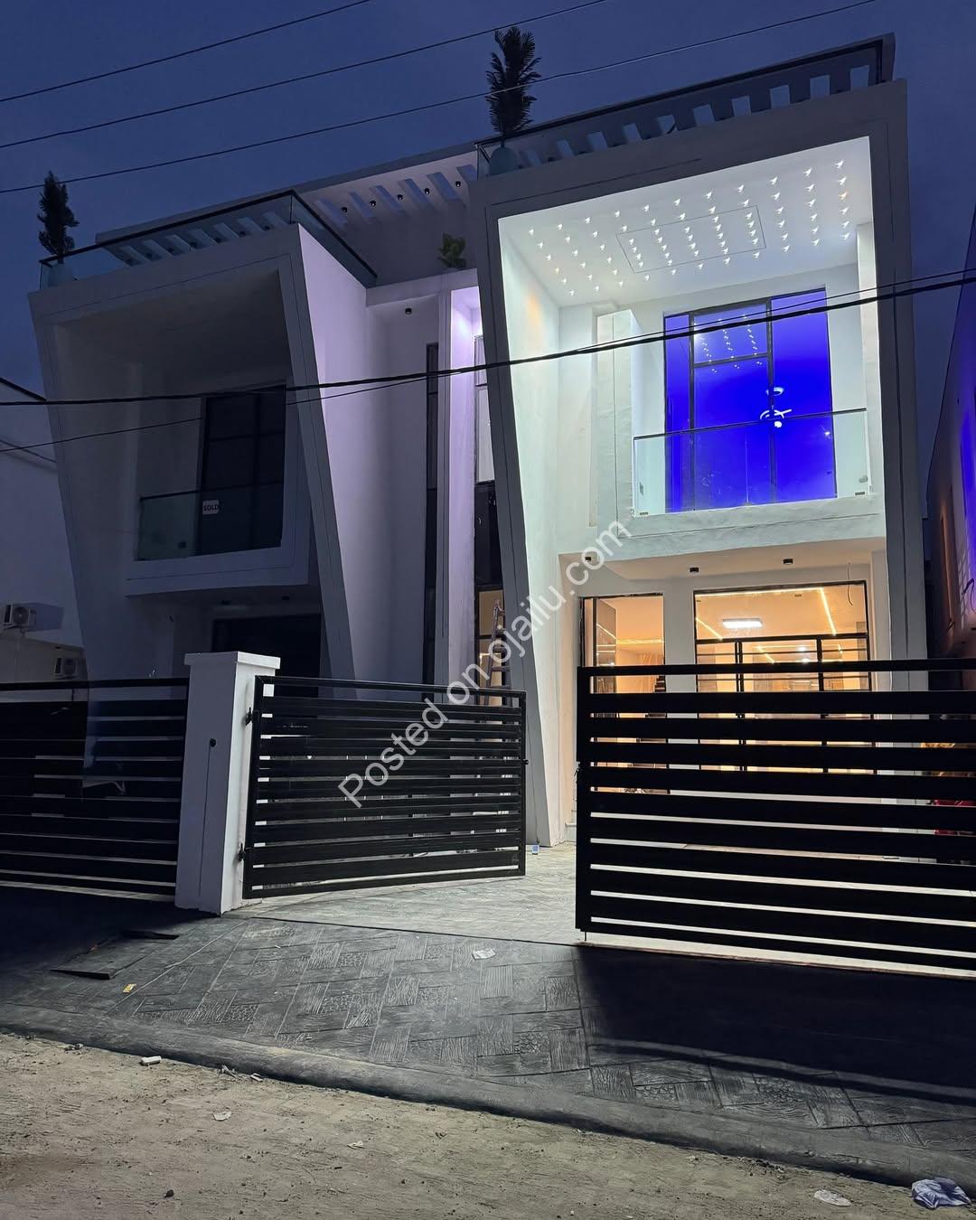 Exquisite 4-Bed Duplex with BQ in Secure Lekki Estate