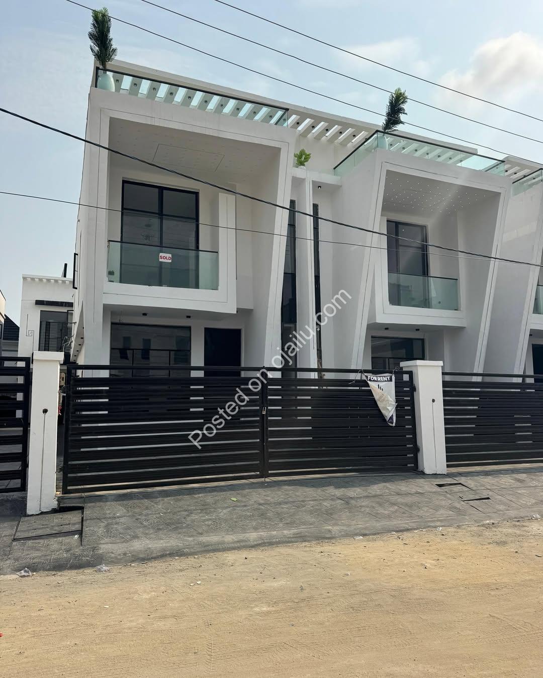 Exquisite 4-Bed Duplex with BQ in Secure Lekki Estate