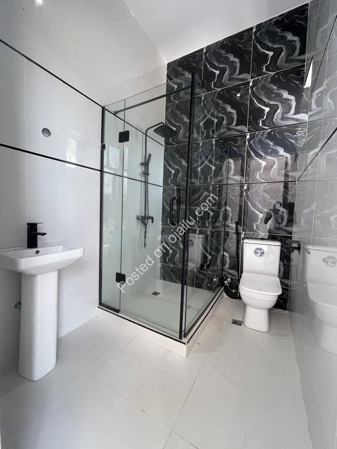 Stunning 5-Bed Duplex with Resort-Style Pool in Lekki