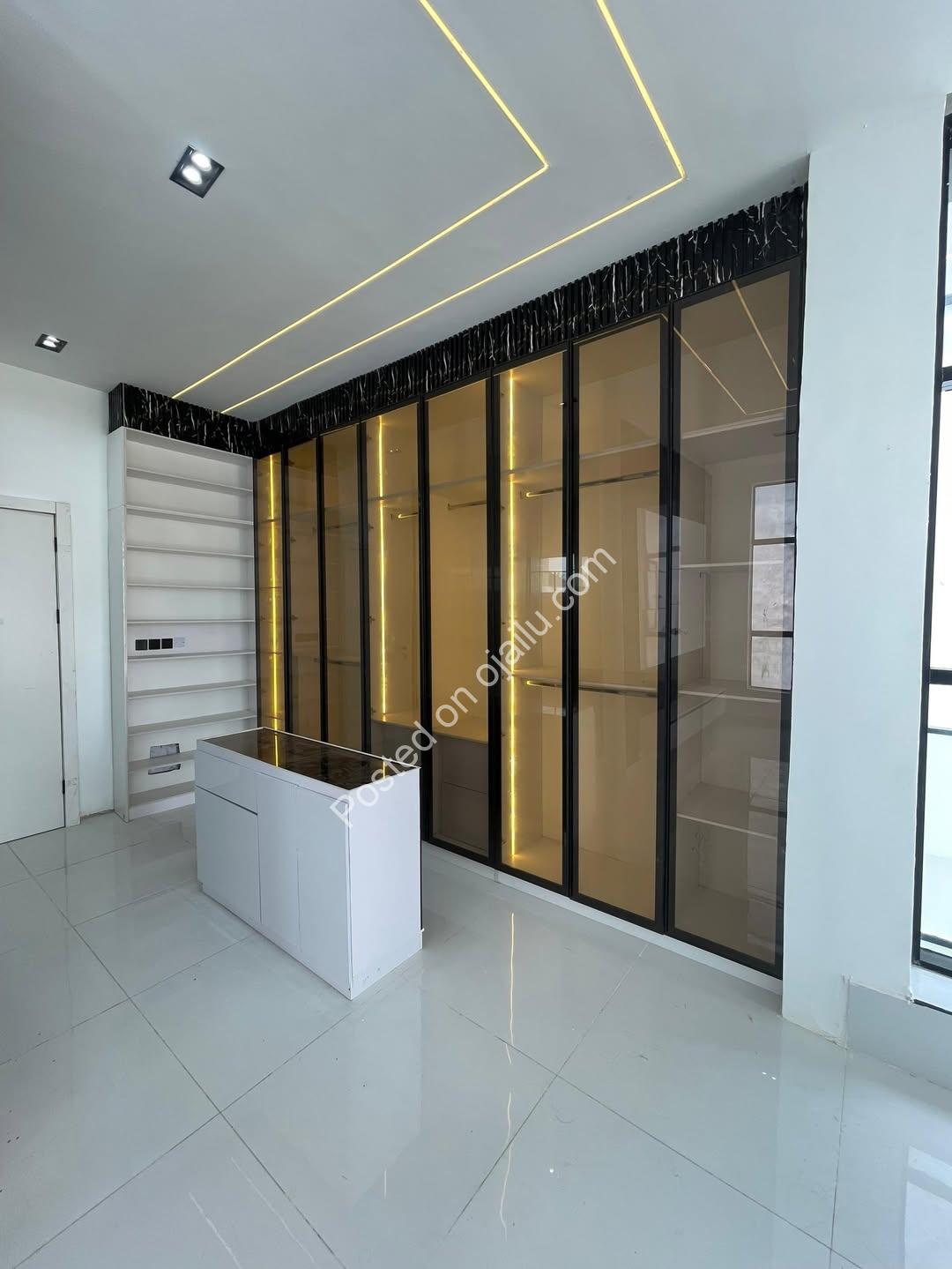 Stunning 5-Bed Duplex with Resort-Style Pool in Lekki