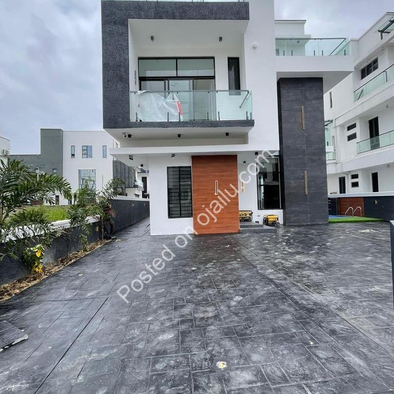 Exquisite 5-Bed Lekki Duplex with Cinema & Pool