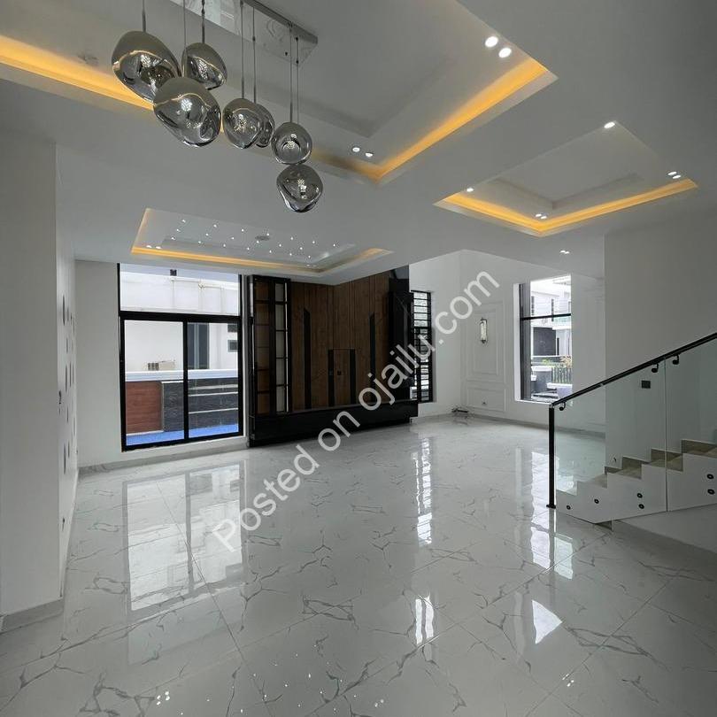 Exquisite 5-Bed Lekki Duplex with Cinema & Pool