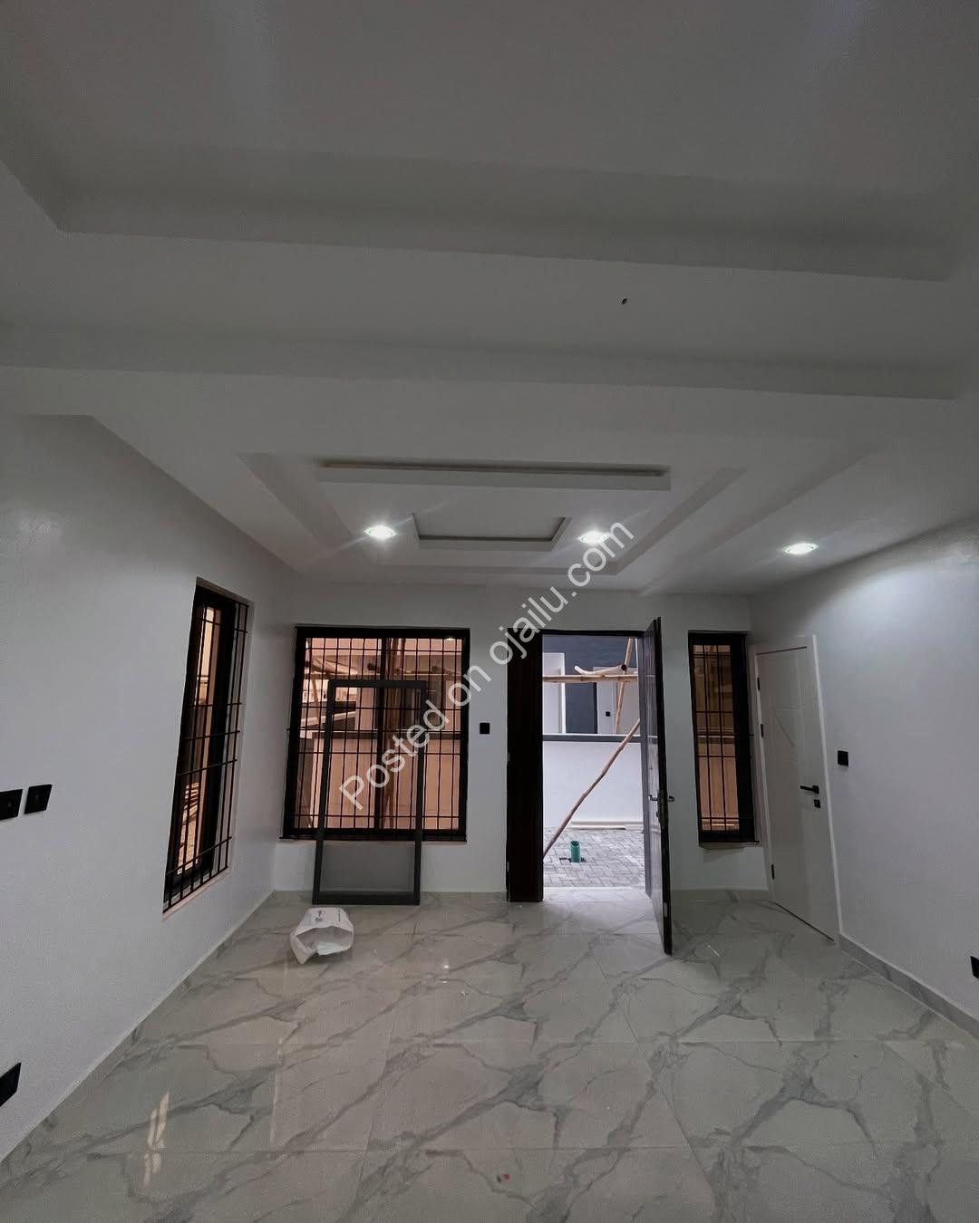 5-Bedroom Lekki Gem: Spacious Luxury Duplex with Premium Finishes