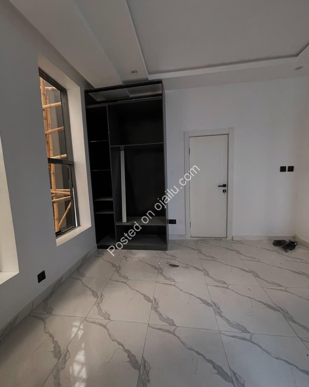 5-Bedroom Lekki Gem: Spacious Luxury Duplex with Premium Finishes