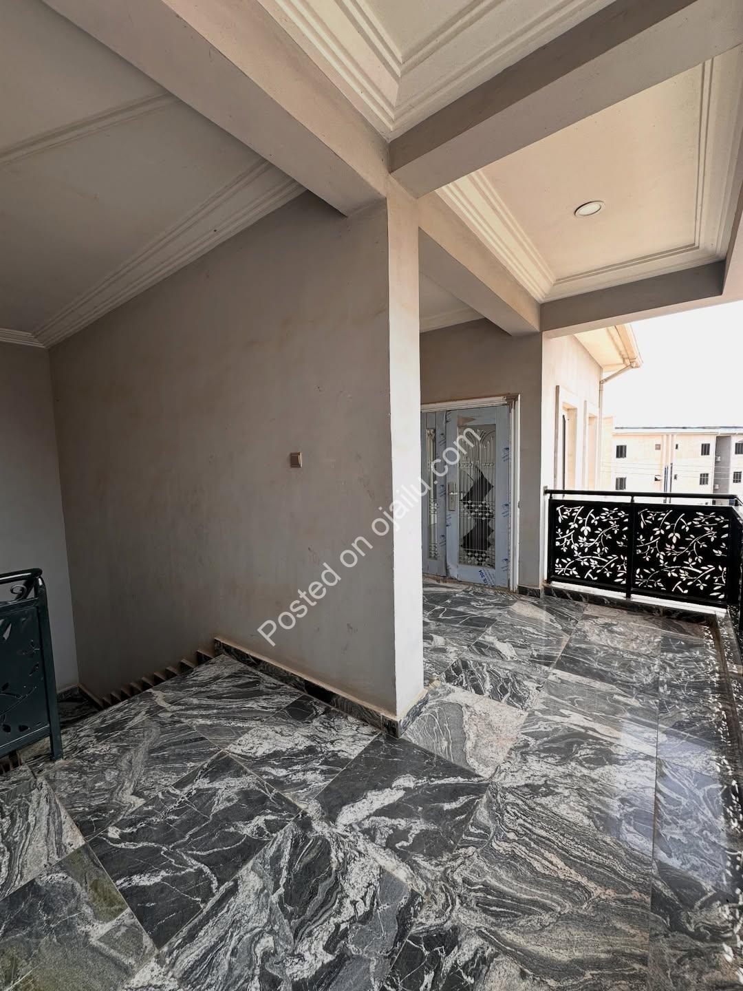 Top-Floor 3BR Haven in Serene Jahi