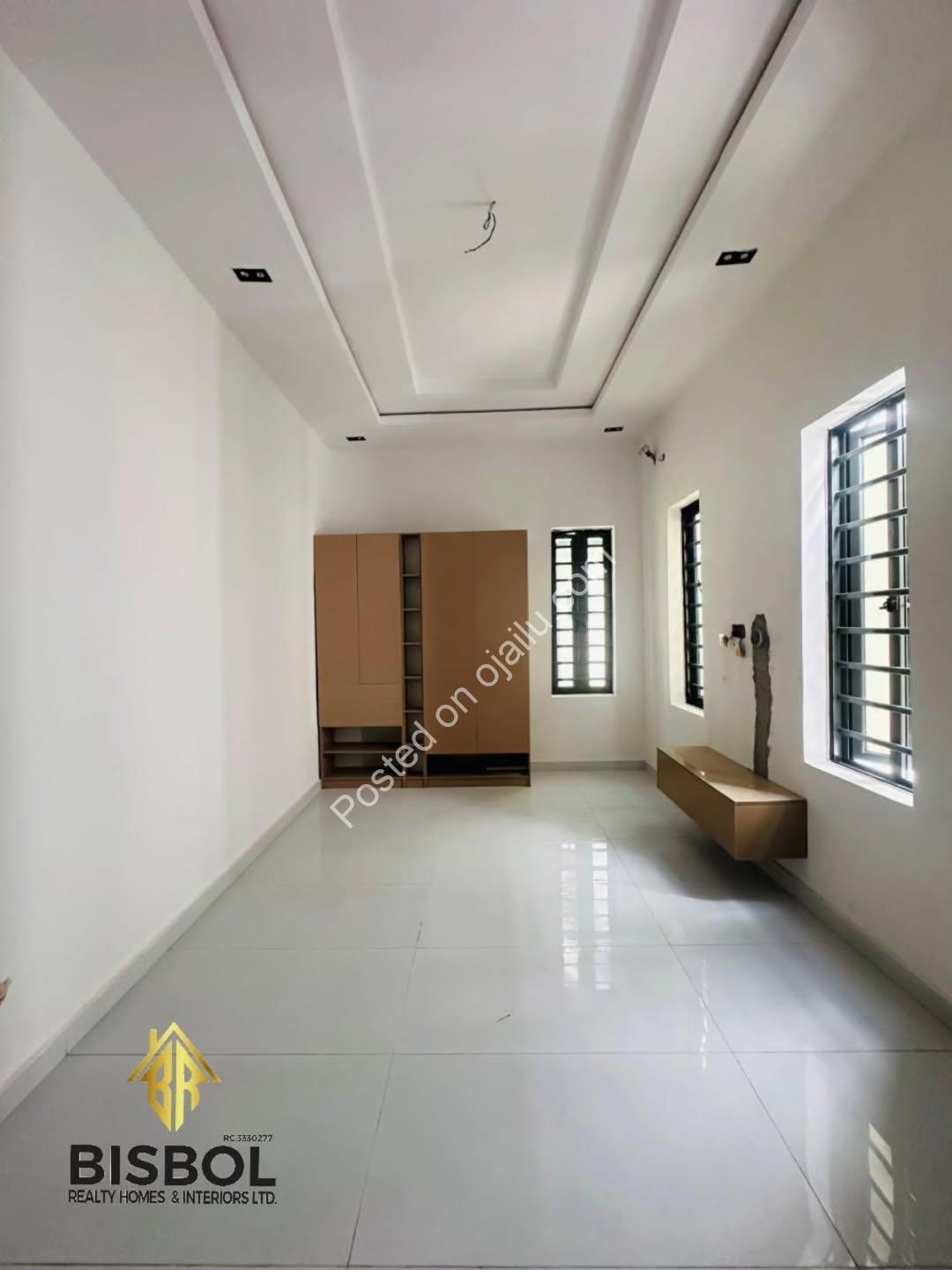 Move-In Ready 5BR Duplex in Gated Lekki Estate