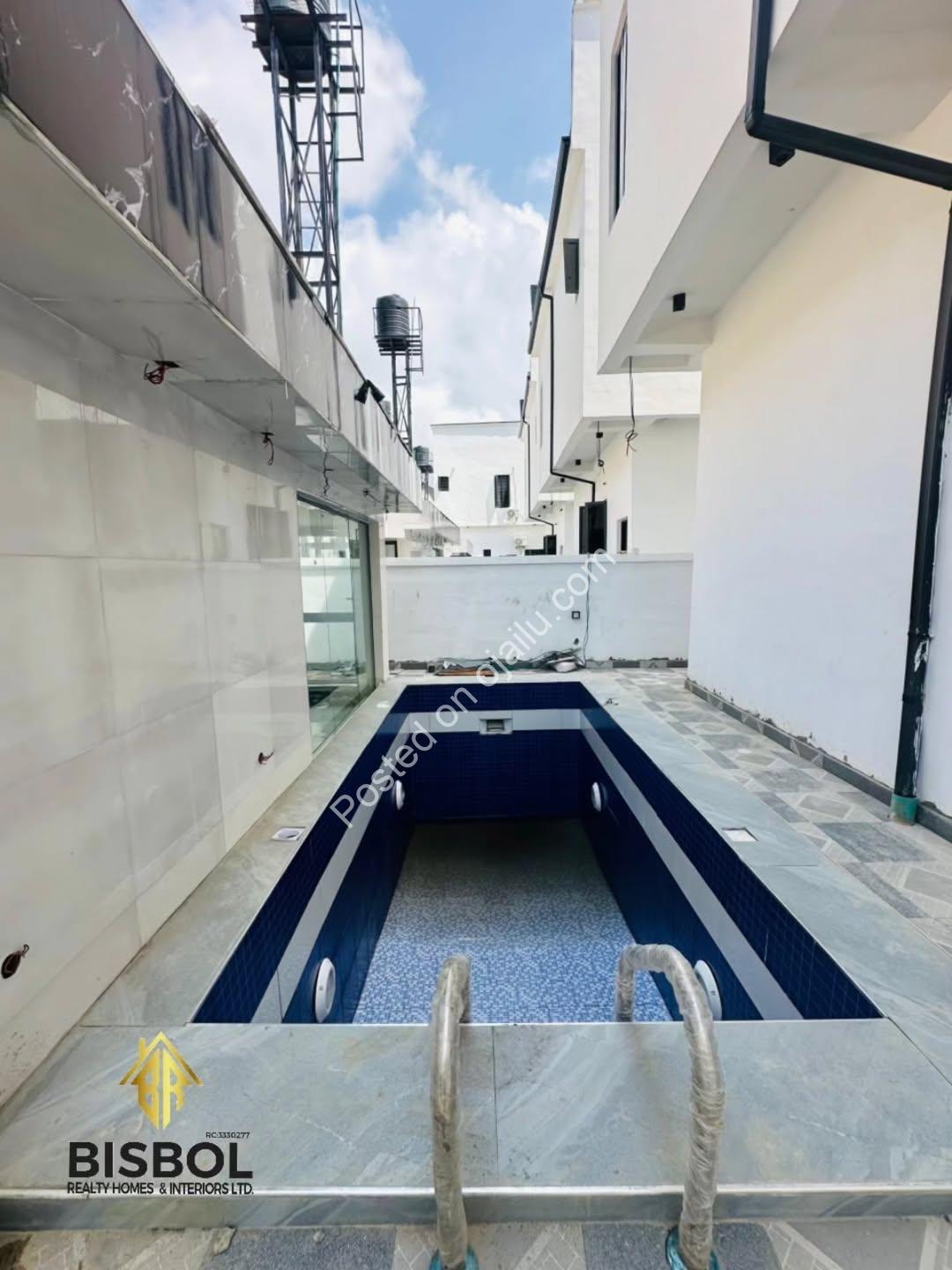 Move-In Ready 5BR Duplex in Gated Lekki Estate